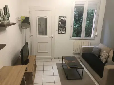 Télévision ou salle de divertissement dans l'établissement « Le petit Bastille»Proche Lyon centre