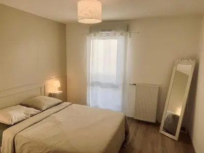 Un ou plusieurs lits dans un hébergement de l'établissement Appartement cosy à Bron