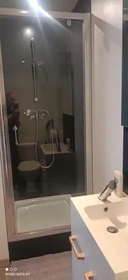Salle de bains dans l'établissement Chez ANNE-SOPHIE