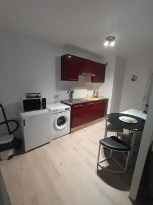 Cuisine ou kitchenette dans l'établissement Studio cosy à 10 minutes du centre-ville.