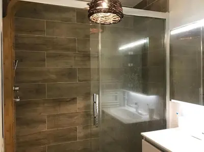 Salle de bains dans l'établissement Appartement confortable calme avec terrasse proche métro - accueil personnel
