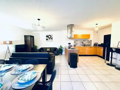 Cuisine ou kitchenette dans l'établissement *Le Golden Tropic* Magnifique T4 Terrasse+Parking
