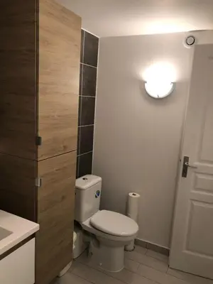 Salle de bains dans l'établissement CHARAVEL