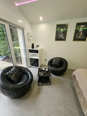 Coin salon dans l'établissement hébergement privée Jaccuzzi en supplément