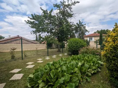 Jardin de l'établissement L'élégant 152 proche aéroport lyon