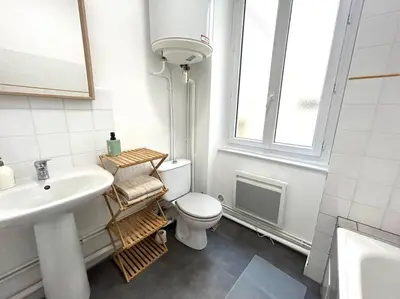 Salle de bains dans l'établissement Studio le «Victor Hugo» , hyper centre ville