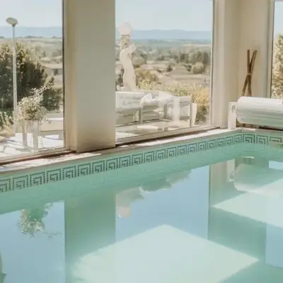 Villa piscine intérieure