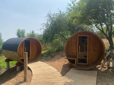 Jardin de l'établissement Huttopia Pays de Condrieu