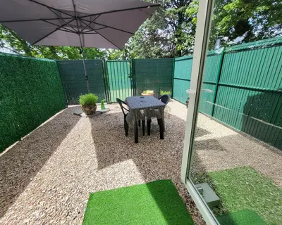 Jardin de l'établissement Stop Chez M Daisy # Qualité # Confort # Simplicité