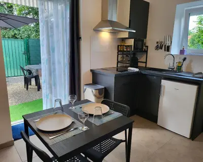 Cuisine ou kitchenette dans l'établissement Stop Chez M Daisy # Qualité # Confort # Simplicité