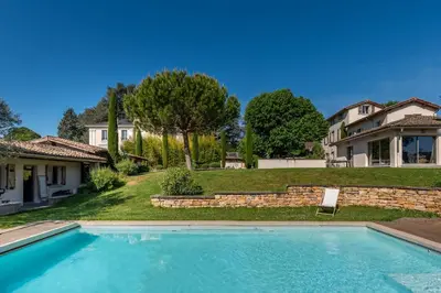 Piscine de l'établissement La Belle Etoile - Convivial house with a relaxed holiday atmosphere ou située à proximité