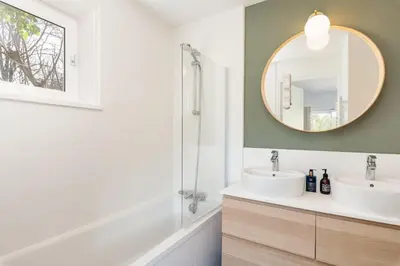 Salle de bains dans l'établissement L'atelier - Charming House with swimming pool and garden