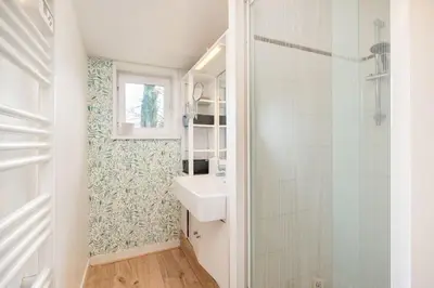 Salle de bains dans l'établissement L'atelier - Charming House with swimming pool and garden