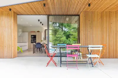 Plan de l'établissement Souvenirs architect's house with pool and garden