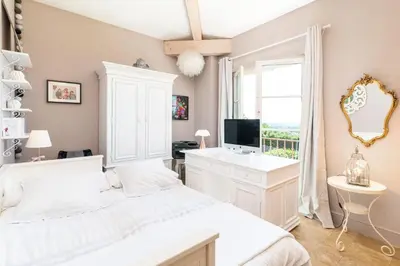Un ou plusieurs lits dans un hébergement de l'établissement Le Mas - House with swimming pool in a privileged environment