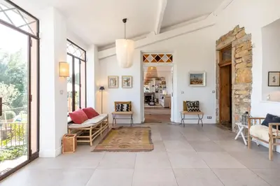 Coin salon dans l'établissement La vue - Charming house with a pool garden and amazing view