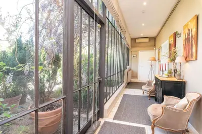 Balcon ou terrasse dans l'établissement La belle vie charming house with pool