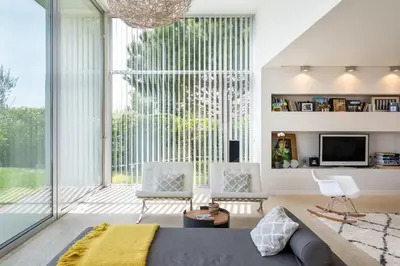 Télévision ou salle de divertissement dans l'établissement Blanche - Contemporary architect's house