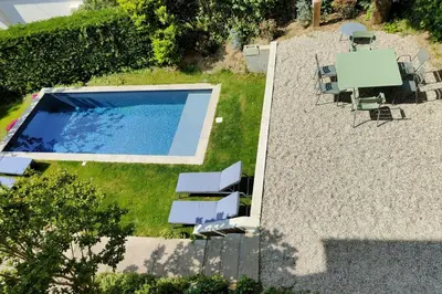 Piscine de l'établissement Villa les Roses - House with swimming pool and garden ou située à proximité