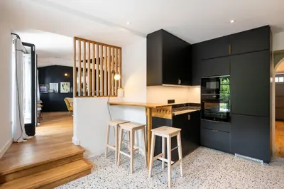Cuisine ou kitchenette dans l'établissement La Mignonne - Village house with swimming pool