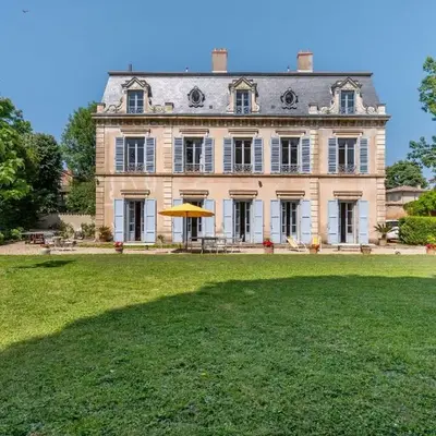 Le Parc - Estate with swimming pool in a park