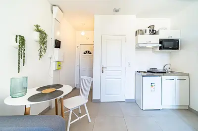 Cuisine ou kitchenette dans l'établissement Le Petit Clément - Charmant et Cosy