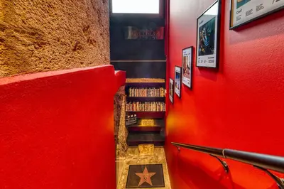 Bibliothèque dans l'appartement