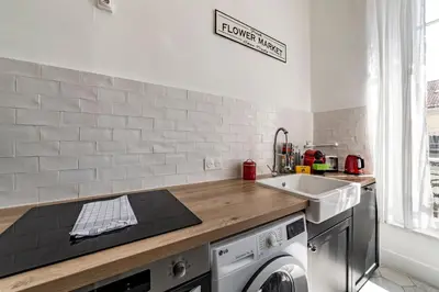 Cuisine ou kitchenette dans l'établissement All in Lyon | T2 rénové 2024 – Lyon 6 / Villeurbanne