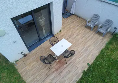 Terrasse ou espace extérieur de l'établissement Logement cosy neuf avec jardin
