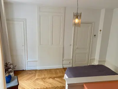 Un ou plusieurs lits dans un hébergement de l'établissement Appartement de caractère 6 pers - hyper centre de Lyon