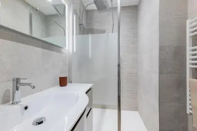 Salle de bains dans l'établissement LE LAC - Appartement 15' Partdieu et Bellecour