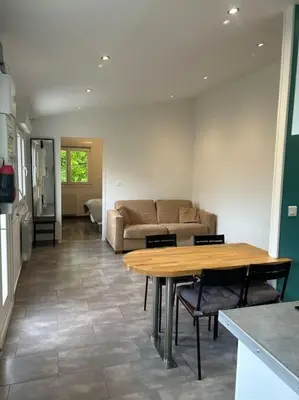 Coin salon dans l'établissement maison proche du Groupama Stadium