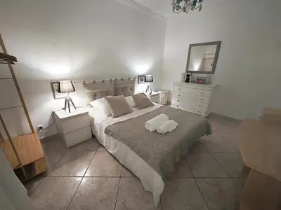 Un ou plusieurs lits dans un hébergement de l'établissement Chambre dans villa avec SDB WC et piscine privée