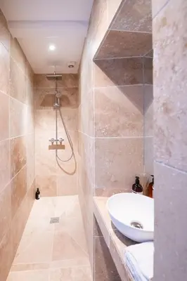 Salle de bains dans l'établissement Valencio - Un belvédère sur le Vieux Lyon