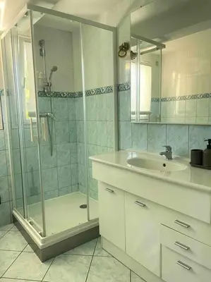 Salle de bains dans l'établissement Le Priest - Calme, hopital nord, fac de médecine