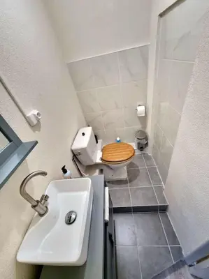 Salle de bains dans l'établissement Appartement Neuf Rénové
