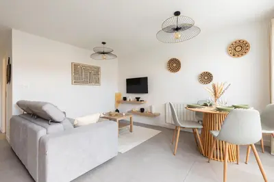 Télévision ou salle de divertissement dans l'établissement Douceur de Vivre Urbaine Jonage GROUPAMA STADIUM - ARENA - LYON AEROPORT SAINT EXUPERY - EUREXPO