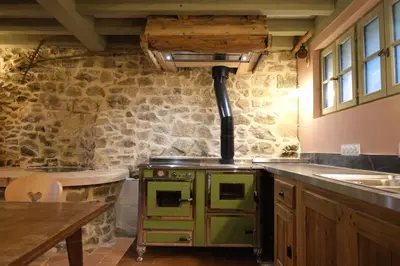 Cuisine ou kitchenette dans l'établissement La Maison du Père Louis