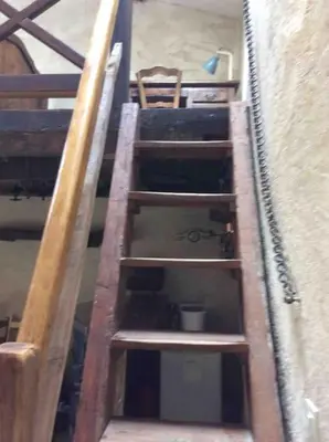 Un ou plusieurs lits superposés dans un hébergement de l'établissement Beaujolais Charentay lyon Maison avec piscine