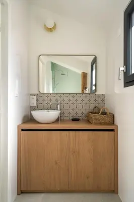 Salle de bains dans l'établissement La maison du Sophora grande maison 3 chambres