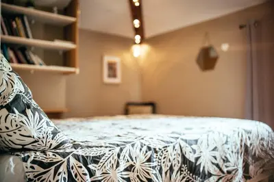 Un ou plusieurs lits dans un hébergement de l'établissement Appartement duplex chaleureux au calme