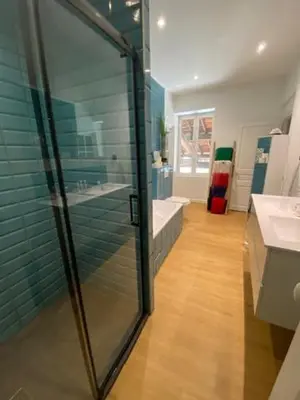 Salle de bains dans l'établissement Maison La Réclusière 4 étoiles - Piscine