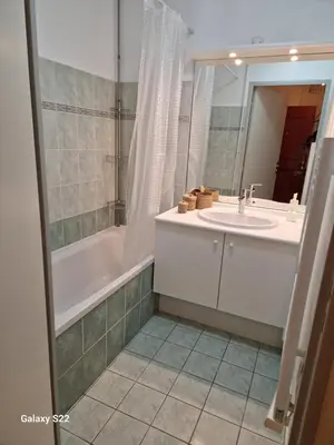 Salle de bains dans l'établissement Jardin D'Alexis