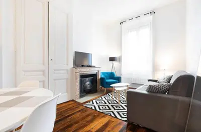 Coin salon dans l'établissement appartement 2 pièces Jean Macé et stationnement