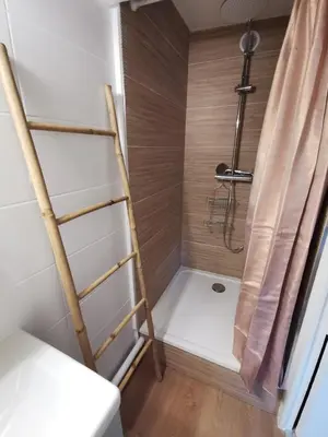 Salle de bains dans l'établissement Appartement Cosy Traversant
