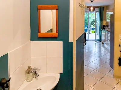 Salle de bains dans l'établissement Appartement T2 avec jardin et parking