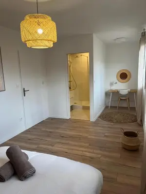 Salle de bains dans l'établissement Maison Chaleureuse 2