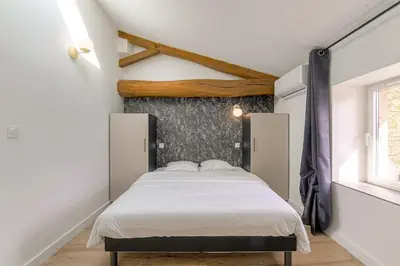 Un ou plusieurs lits dans un hébergement de l'établissement Le Nuremberg - Les appartements de l'olivier