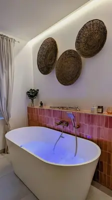 Salle de bains dans l'établissement Suite Meraki - Luxe & Voyage - Jacuzzi & Cinéma