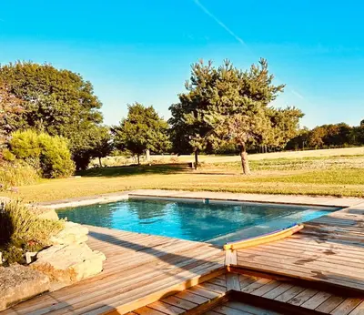 Piscine de l'établissement Petit coin de paradis ou située à proximité
